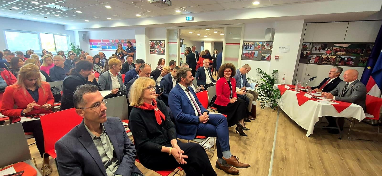 Sastanak ravnatelja (13)